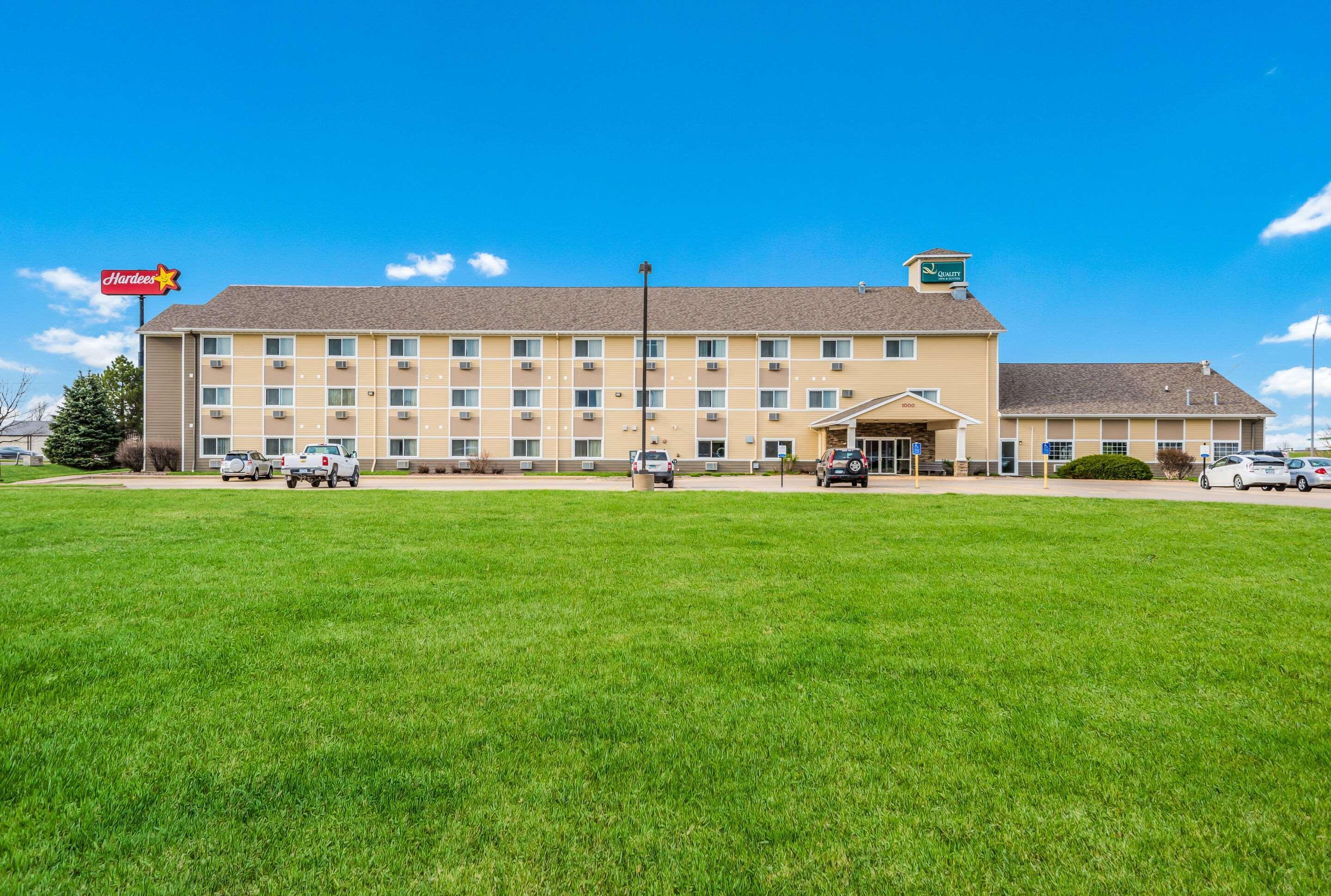Quality Inn & Suites Eldridge Davenport North المظهر الخارجي الصورة