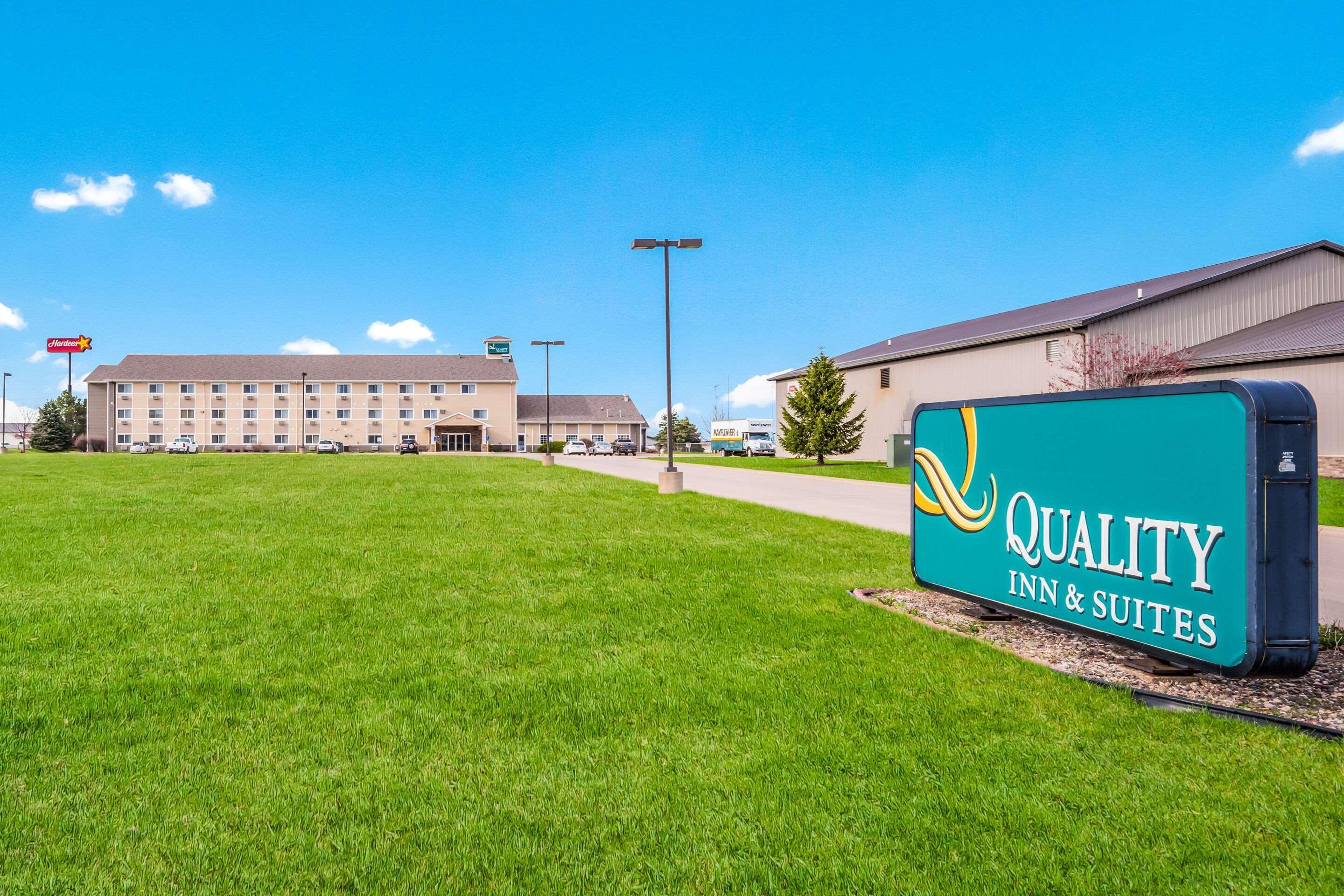 Quality Inn & Suites Eldridge Davenport North المظهر الخارجي الصورة