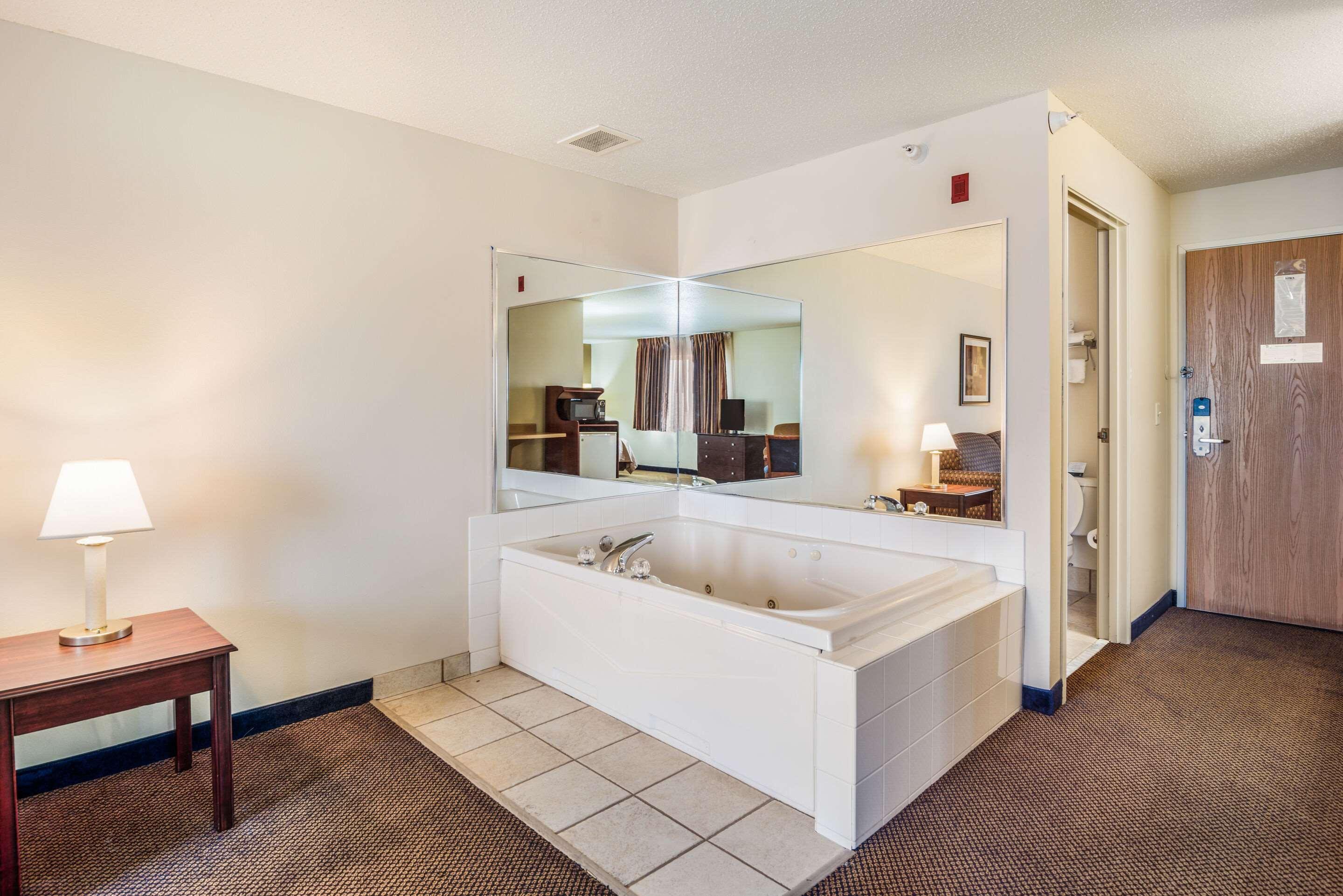 Quality Inn & Suites Eldridge Davenport North المظهر الخارجي الصورة