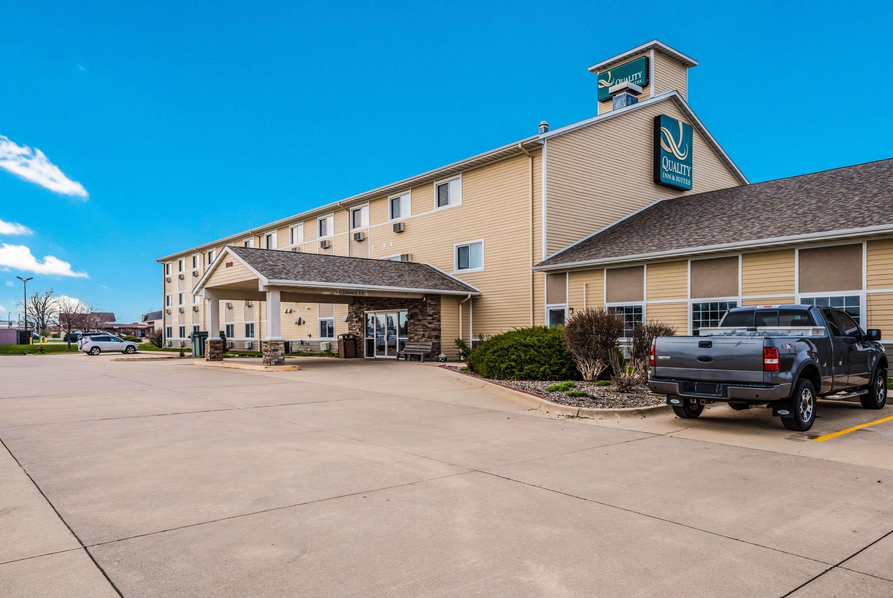 Quality Inn & Suites Eldridge Davenport North المظهر الخارجي الصورة